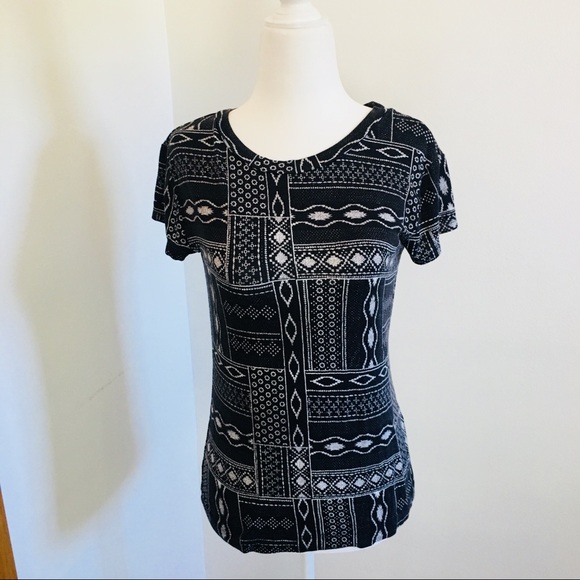 H&M Black Short Sleeve Top Lightweight - Picture 2 of 6